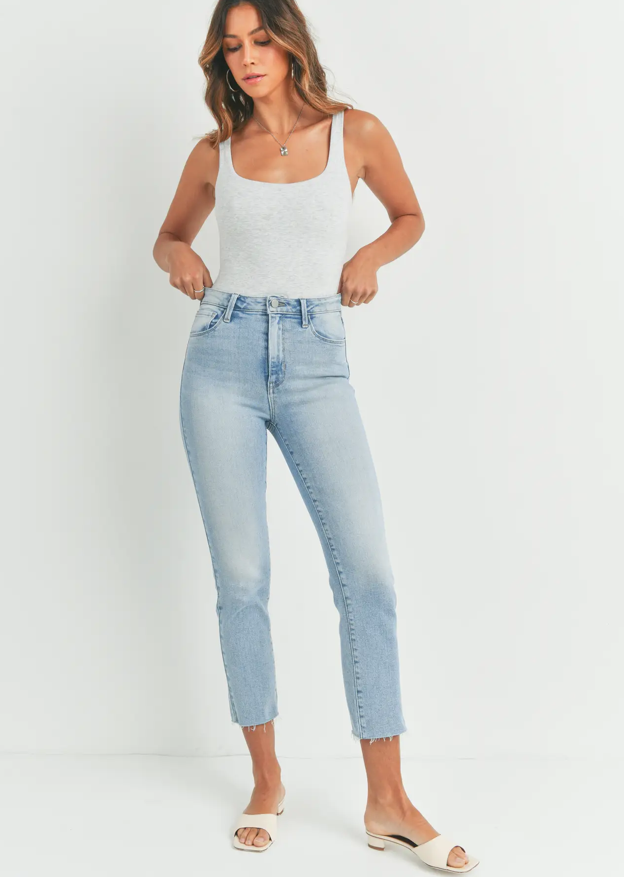 JENNA -Light Denim Straight Jean